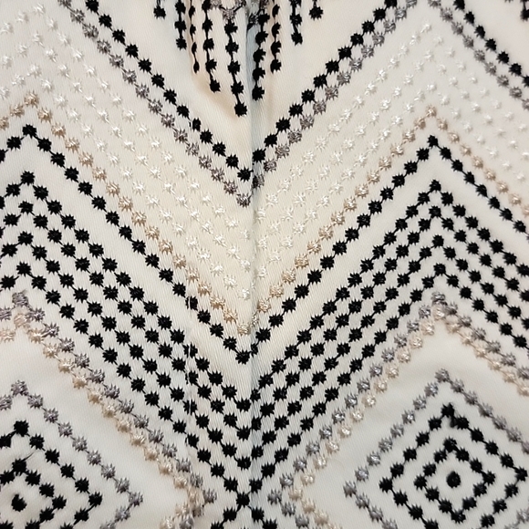 Beautiful WHBM top, size 2, with removable straps.  Only worn a few times! - Picture 4 of 5